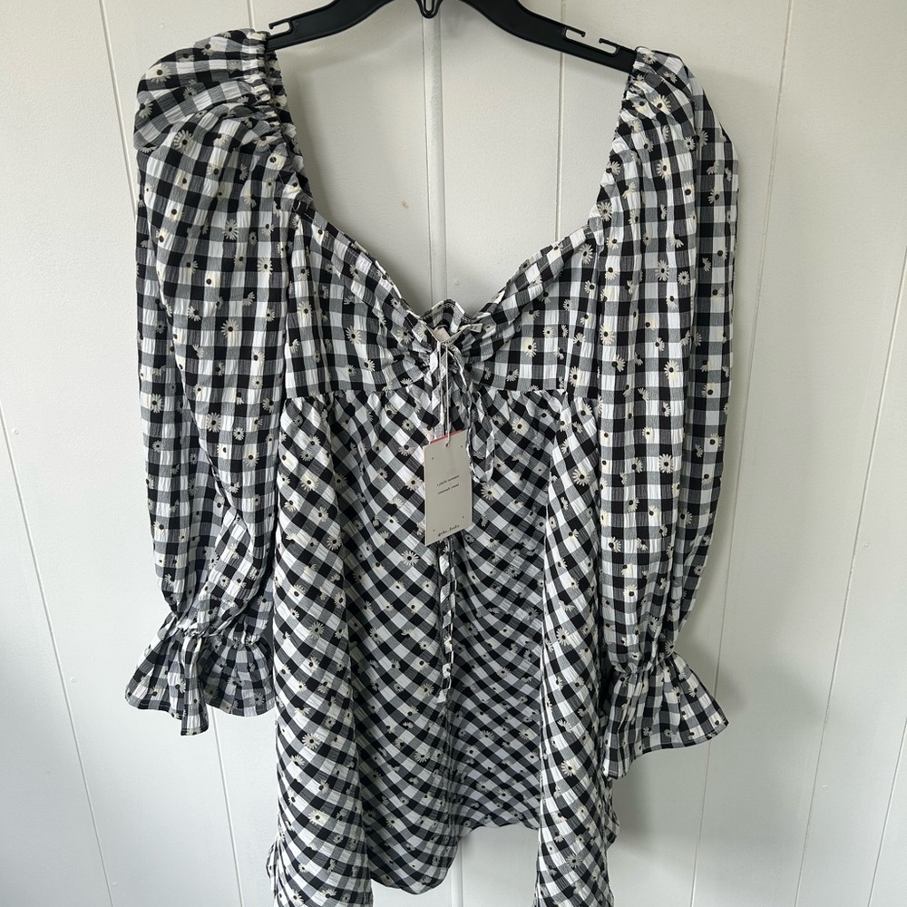 The frolic black and white floral dress size 4